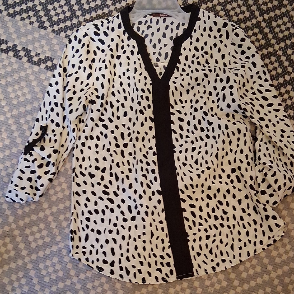 Amazon Black and White Blouse